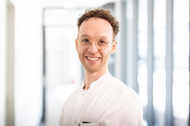 Dr. med. Julian  Essmann