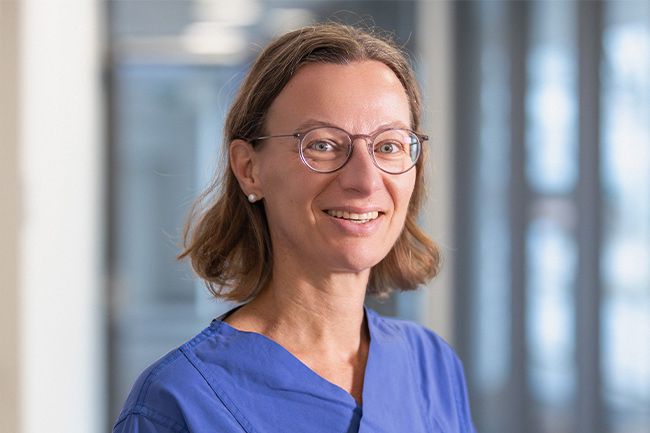 Dr. med. Andrea  van Dyck