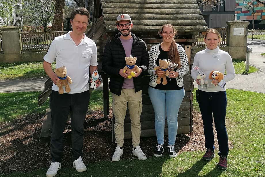 v.l.n.r: PD Dr. Hendrik Jünger, Kevin Hartung , Sandra Schaber , Sonja Schönwälder v.l.n.r: PD Dr. Hendrik Jünger, Kevin Hartung , Sandra Schaber , Sonja Schönwälder