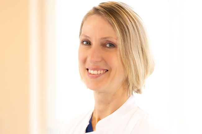 Dr. med.  Julia  Härtl