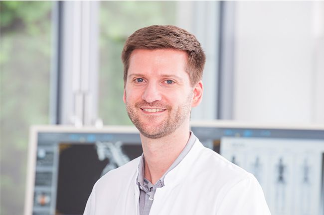 Dr. med. univ.  Maximilien  Bruch