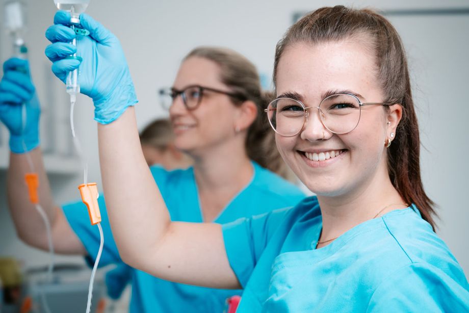 Gelegenheit für persönlichen Austausch gibt es an den Infoständen und Mitmachstationen.