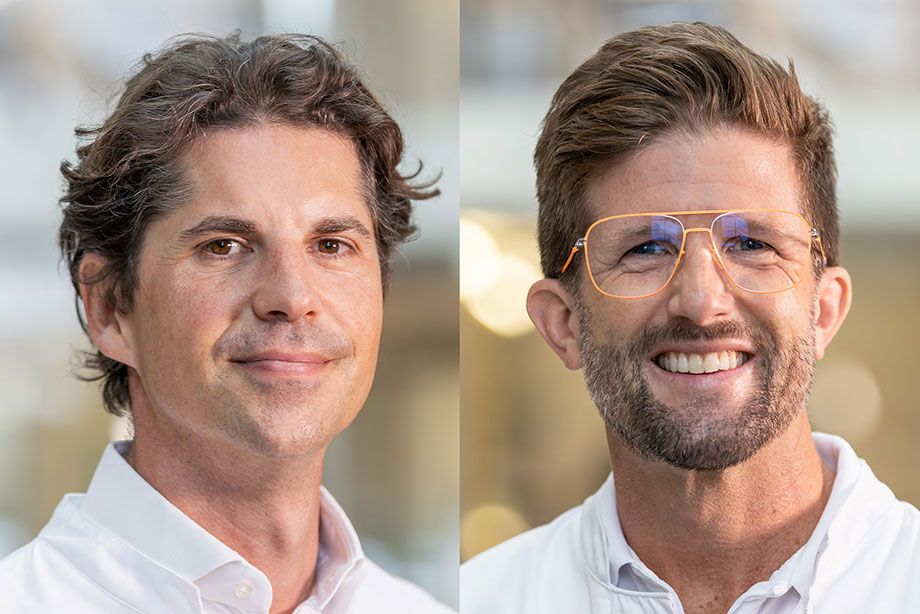 Privatdozent Dr. Hubert Hörterer (li.) leitet gemeinsam mit Dr. Sebastian Altenberger (re.) das Zentrum Fuß- und Sprunggelenkchirurgie an der RoMed Klinik Prien am Chiemsee