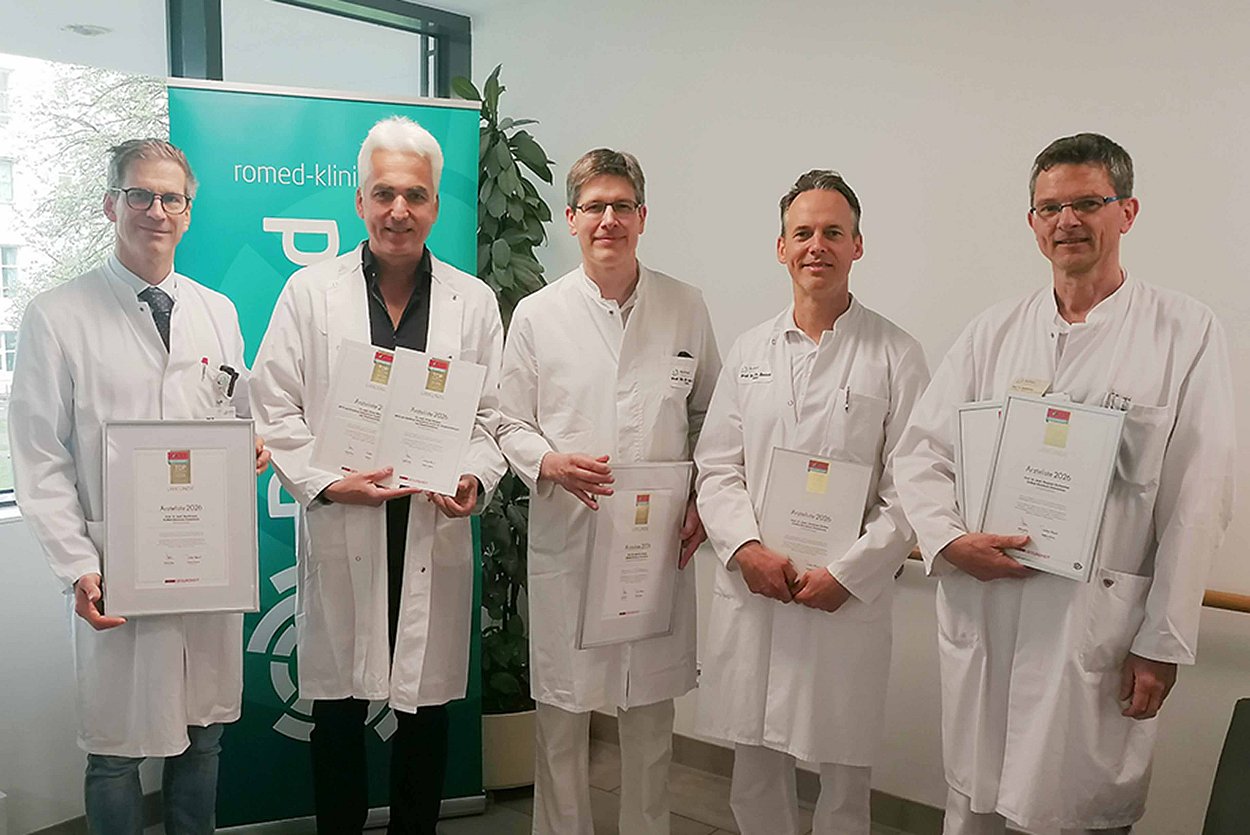 Ausgezeichnete Fachkompetenz im RoMed-Verbund: (v.l.): Prof. Dr. Kai Nowak, Dr. Ertan Mergen, Prof. Dr. Stefan von Delius, Prof. Dr. Christian Zeckey, Prof. Dr. Stephan Budweiser