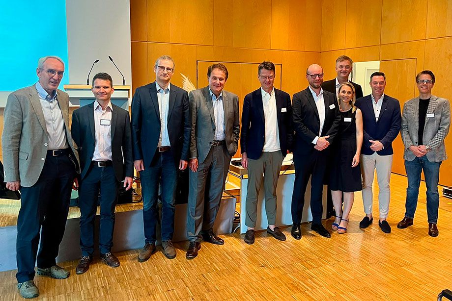 Organisatoren und Referenten des Rosenheimer Kardiologietages: v.l.n.r.: Prof. Dr. Wolfgang von Scheidt, Dr. Stefan Gozolits, PD Dr. Thomas Pusl, Dr. Uwe Biller, Prof. Dr. Christian Thilo, Dr. Jan Kaufmann, Prof. Dr. Teresa Trenkwalder, Dr. Matthias Keller, Prof. Dr. Christian Tesche, Prof. Dr. Tobias Reude