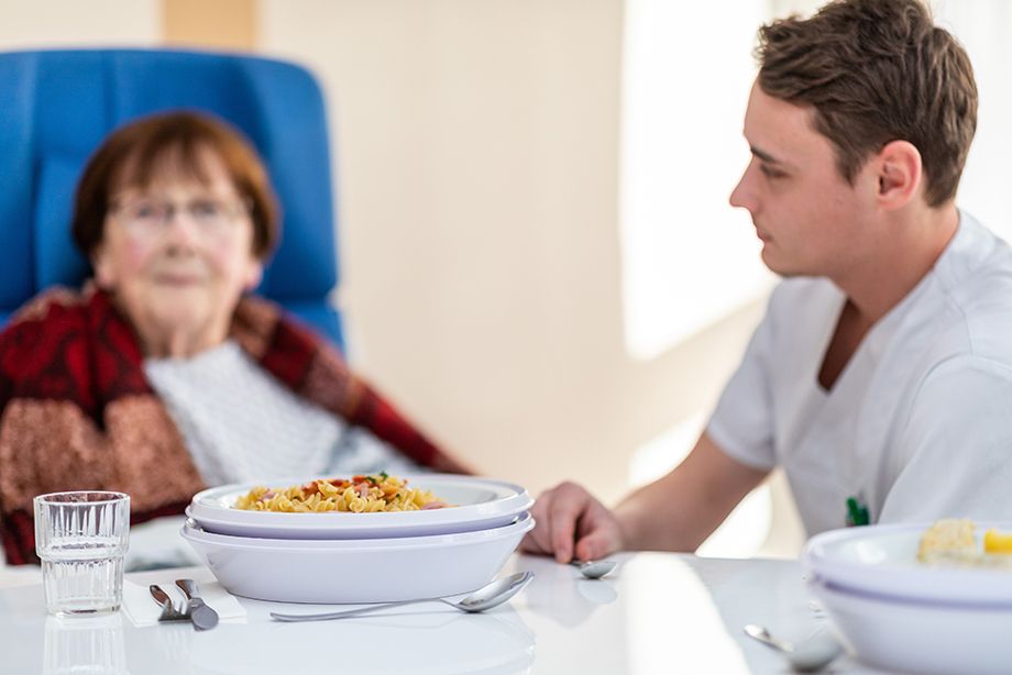 Eine bedarfsgerechte Ernährung fördert eine erfolgreiche Behandlung und beschleunigt die Genesung.