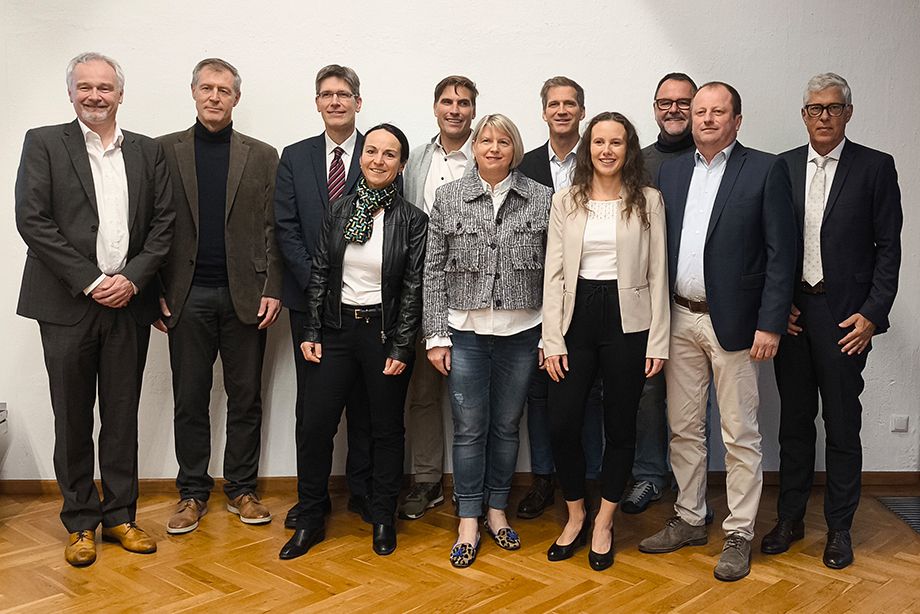 Die Organisatoren und Referenten des Onkologischen Herbstsymposiums: (v.l.) PD Dr. Andreas Schnelzer, PD Dr. Matthias Krams, Prof. Dr. Stefan von Delius, Dr. Gerlinde Götz, Prof. Dr. Klaus Stelter, Prof. Dr. Katja Ott, Prof. Dr. Kai Nowak, Dr. Ulrike Kolar-Michaelis, Dr. Stefan Kaldune, Dr. Gerhard Puchtler, Dr. Markus Wöhr
