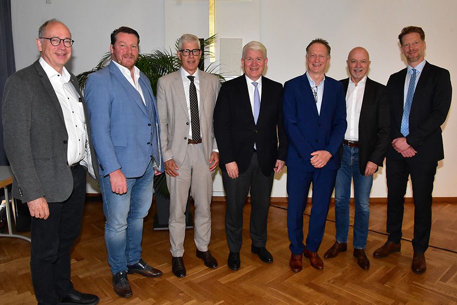 Referenten und Organisatoren des wissenschaftlichen urologischen Symposiums (v.l.n.r.): Prof. Dr. Andreas Manseck, Prof. Dr. Peter Goebell, Dr. Markus Wöhr, Prof. Dr. Ulrich Humke, Prof. Dr. Dr. Axel Heidenreich, Dr. Hartwig Schwaibold, Dr. Christian Bach, Foto: ©Peter Schlecker