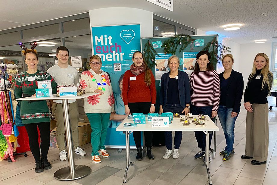 Vereinsvorsitzende Judith Hantl-Merget (3.v.l.) mit helfenden Mitgliedern