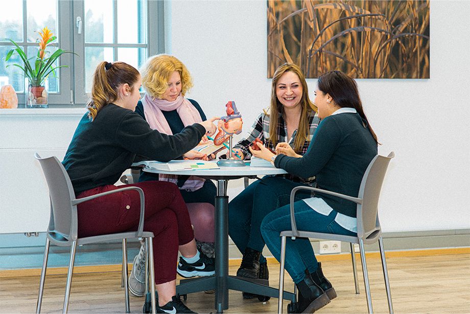 Künftig ist an der RoMed Schule Wasserburg die Pflegefachausbildung in Teilzeit möglich, Foto: ©Imagetype Künftig ist an der RoMed Schule Wasserburg die Pflegefachausbildung in Teilzeit möglich, Foto: ©Imagetype