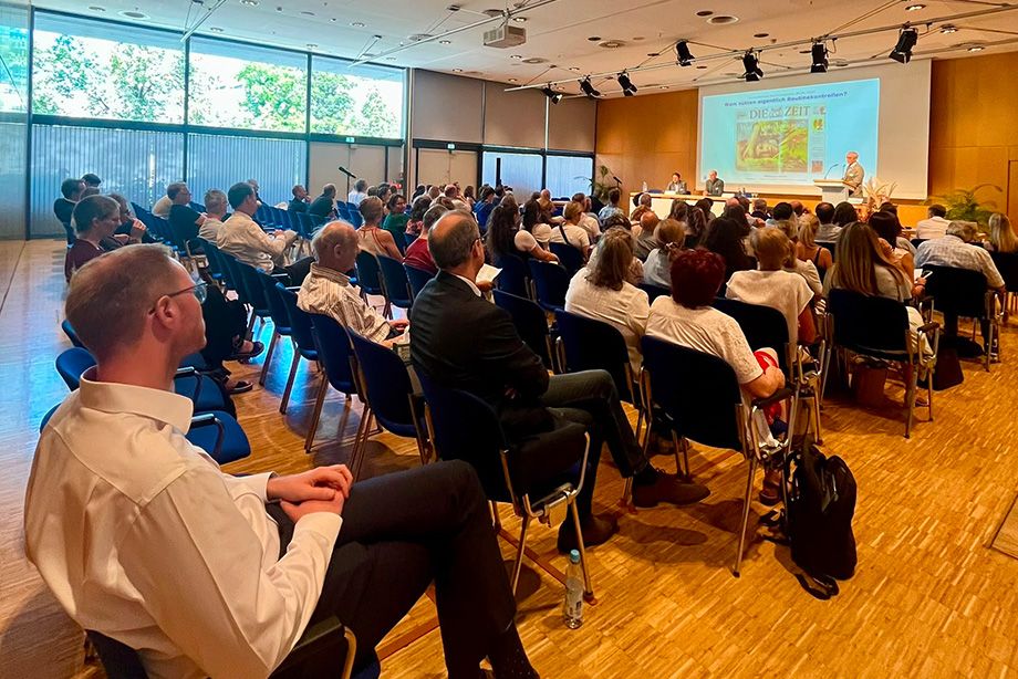 Zahlreiche Interessierte informierten sich beim Rosenheimer Kardiologietag über aktuelle Entwicklungen in der Herzmedizin.