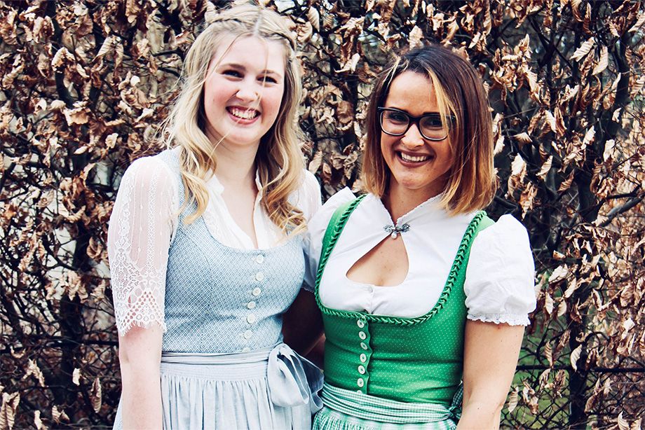 Freude bei den Staatspreisträgerinnen Alina Kühnle und Theresa Scheyerer Freude bei den Staatspreisträgerinnen Alina Kühnle und Theresa Scheyerer