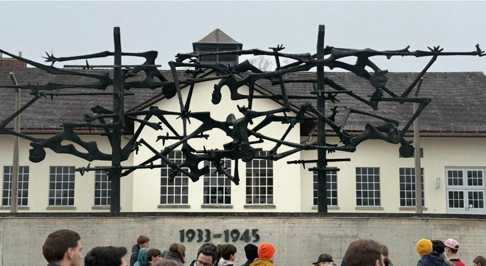 KZ-Gedenkstätte Dachau: Ein bewegender Ort, der zum Erinnern und Nachdenken über Verantwortung mahnt.